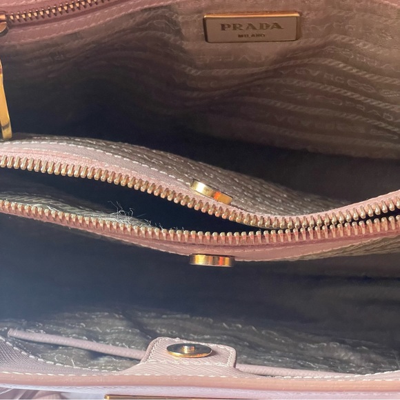 ❌SOLD❌on luxury site⭐️ HOST PICK⭐️Prada Galleria Saffiano Tote Bag 💕 Medium 💕 - Picture 6 of 16